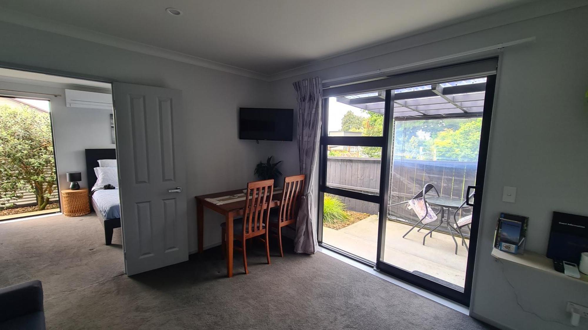 Bonnie Doone Hotel Te Awamutu Exterior photo